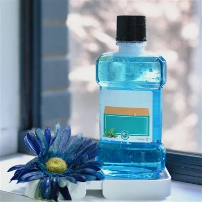 Apa de gură de curățare delicată